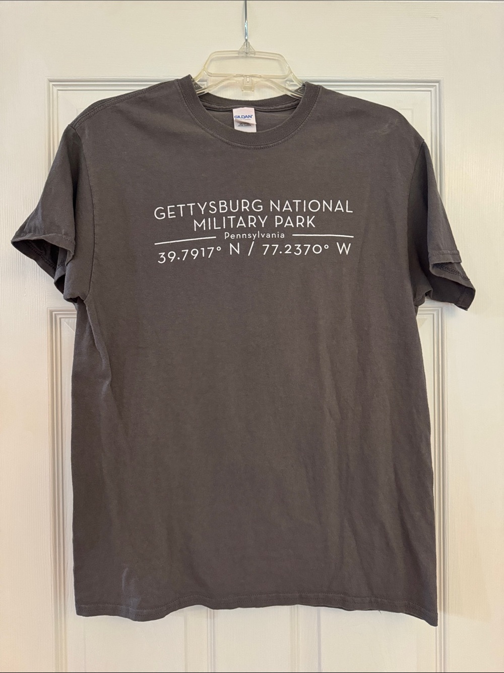Gildan Gray Gettysburg National Military Park Graphic Tee. Unisex Medium.